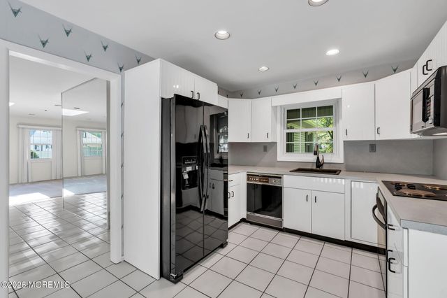 4 Knox Lane, Manalapan, NJ 07726
