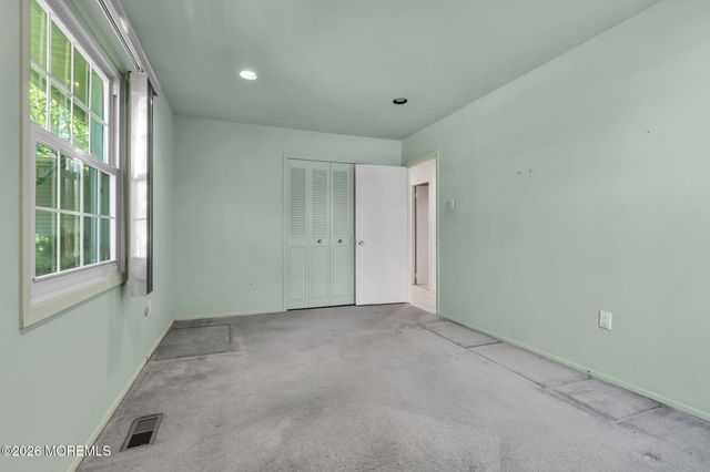 4 Knox Lane, Manalapan, NJ 07726