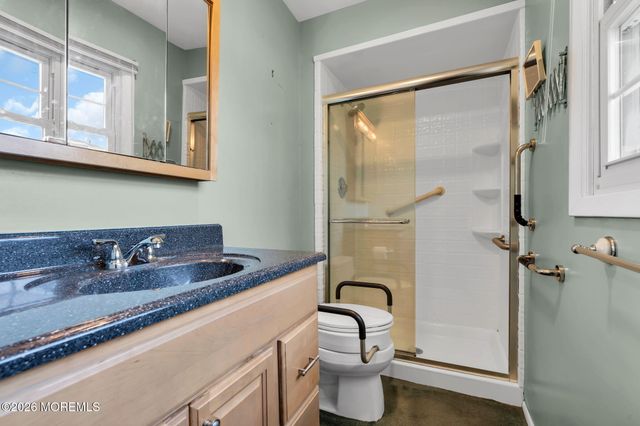 4 Knox Lane, Manalapan, NJ 07726