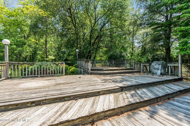 4 Knox Lane, Manalapan, NJ 07726