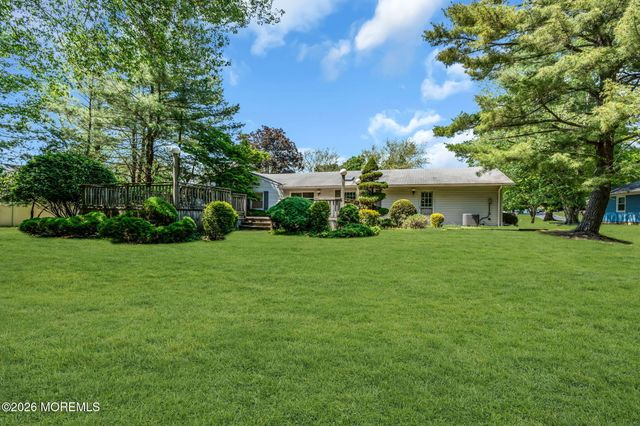 4 Knox Lane, Manalapan, NJ 07726
