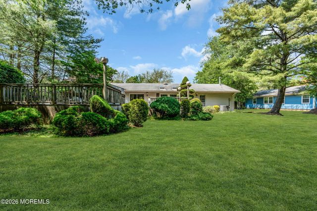 4 Knox Lane, Manalapan, NJ 07726