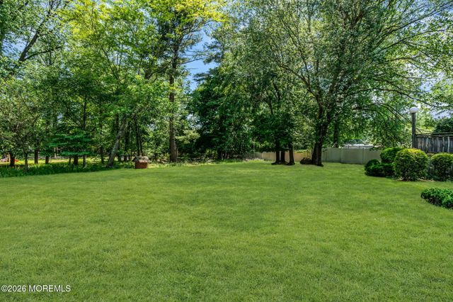 4 Knox Lane, Manalapan, NJ 07726