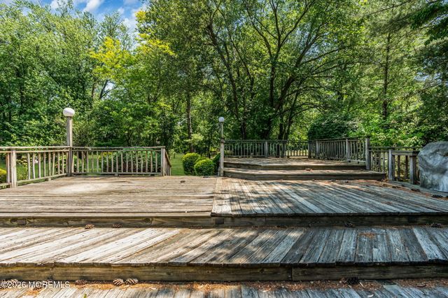 4 Knox Lane, Manalapan, NJ 07726