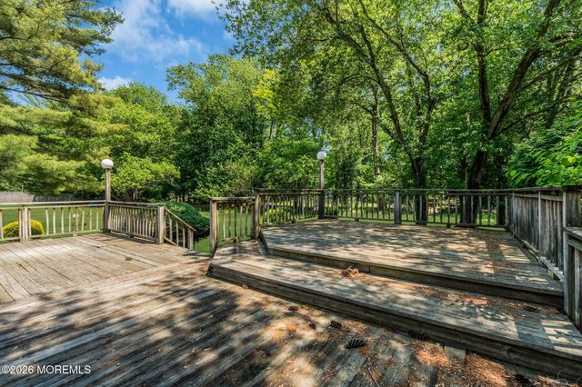 4 Knox Lane, Manalapan, NJ 07726
