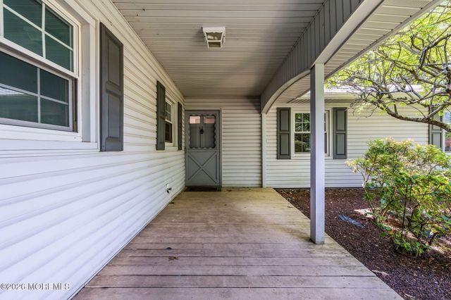 4 Knox Lane, Manalapan, NJ 07726