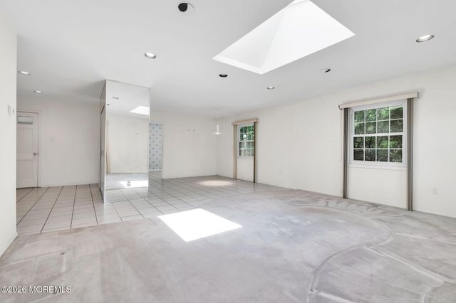4 Knox Lane, Manalapan, NJ 07726
