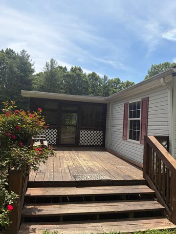 915 Isolane RD, Callaway, VA 24067
