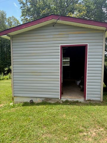 915 Isolane RD, Callaway, VA 24067