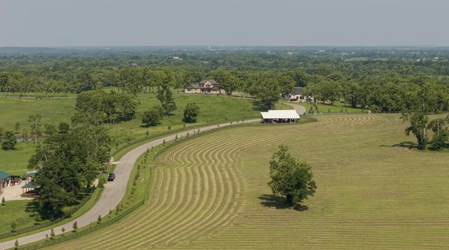 518 Polo Run Lane, Versailles, KY 40383