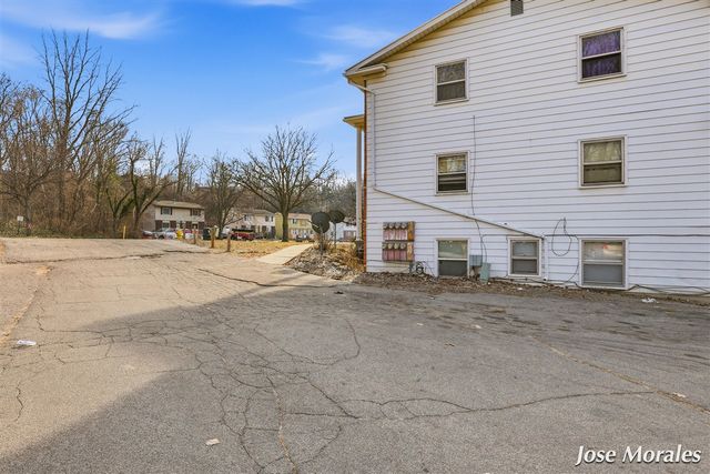 1833 Prairie Parkway, Wyoming, MI 49519