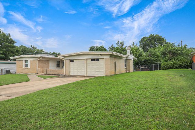 8033 Pinewood Drive, Benbrook, TX 76116