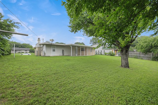 8033 Pinewood Drive, Benbrook, TX 76116