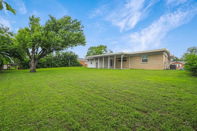 8033 Pinewood Drive, Benbrook, TX 76116