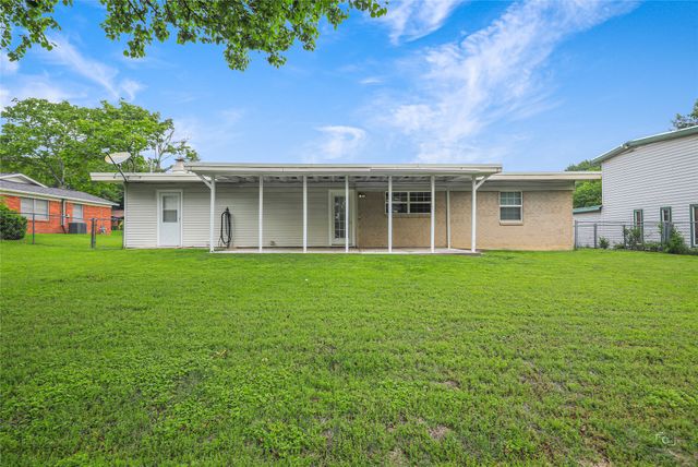 8033 Pinewood Drive, Benbrook, TX 76116