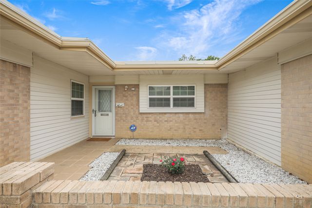 8033 Pinewood Drive, Benbrook, TX 76116