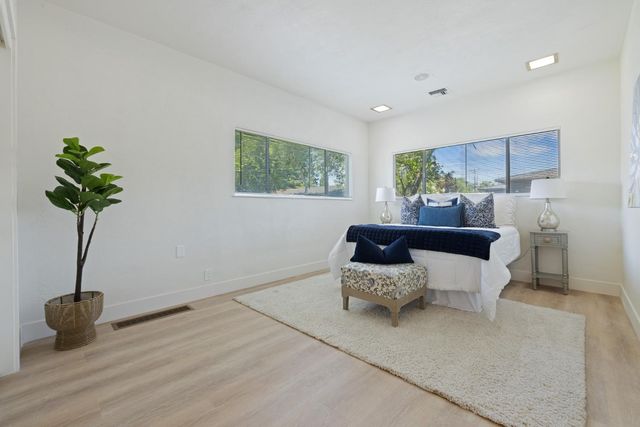 143 N Lincoln Ave, Manteca, CA 95336