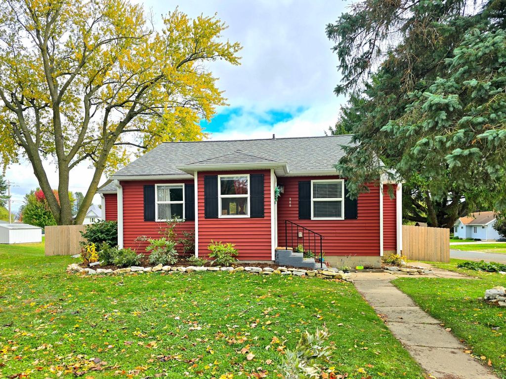 360 2nd Avenue SE, Harmony, MN 55939 — exterior