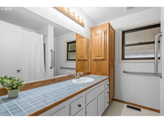 3373 LAVINA Dr, Forest Grove, OR 97116