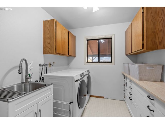 3373 LAVINA Dr, Forest Grove, OR 97116