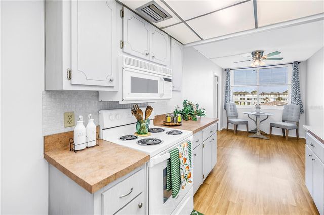 4720 LOCUST STREET NE 318, St Petersburg, FL 33703