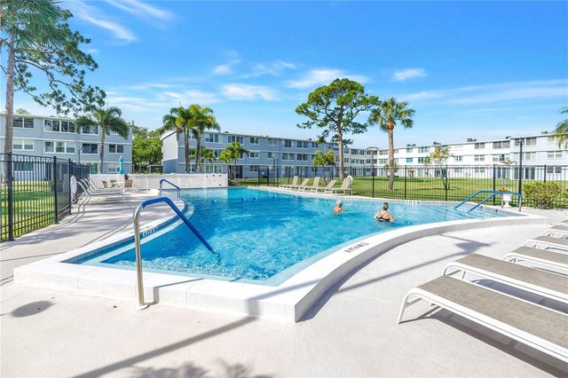 4720 LOCUST STREET NE 318, St Petersburg, FL 33703