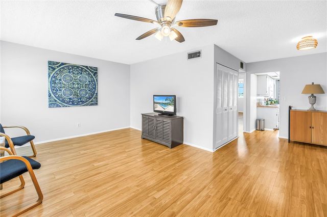 4720 LOCUST STREET NE 318, St Petersburg, FL 33703