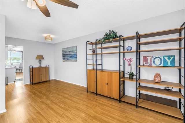 4720 LOCUST STREET NE 318, St Petersburg, FL 33703