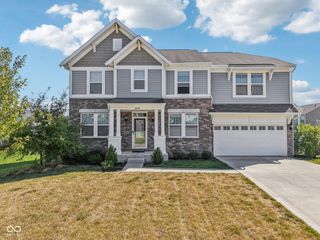 2449 Lingerman Way, Avon, IN 46123