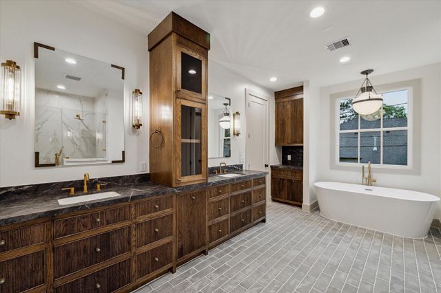 1714 Viking Drive, Houston, TX 77018