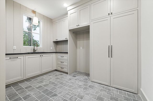1714 Viking Drive, Houston, TX 77018