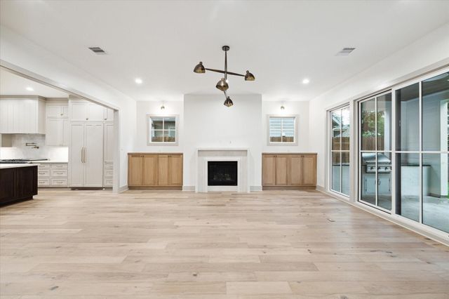 1714 Viking Drive, Houston, TX 77018