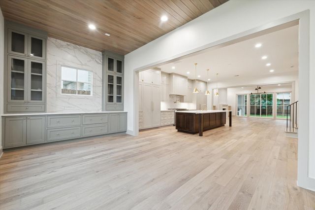 1714 Viking Drive, Houston, TX 77018