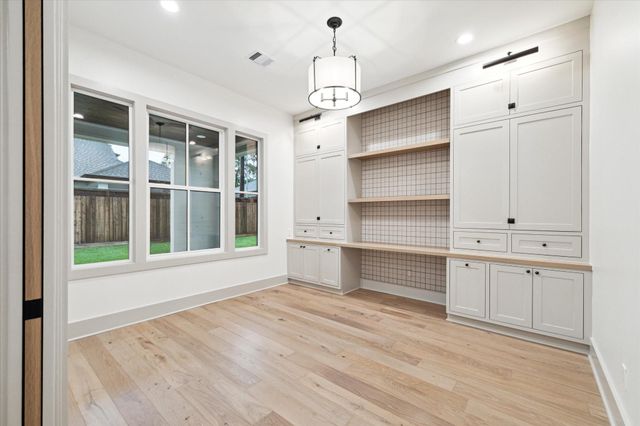 1714 Viking Drive, Houston, TX 77018