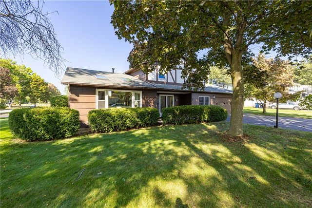 8 Flagstaff Drive, Irondequoit, NY 14622