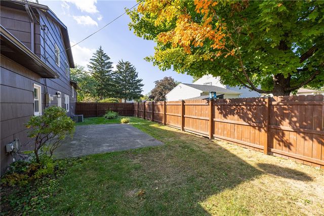 8 Flagstaff Drive, Irondequoit, NY 14622