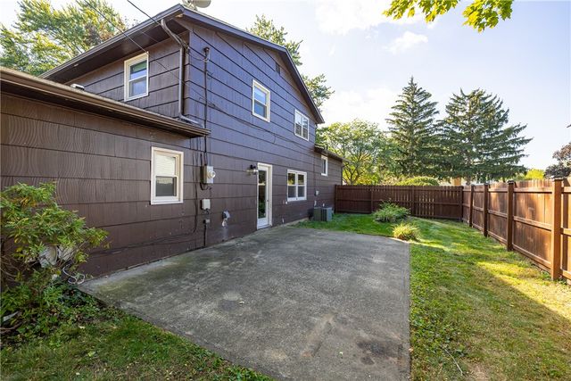 8 Flagstaff Drive, Irondequoit, NY 14622