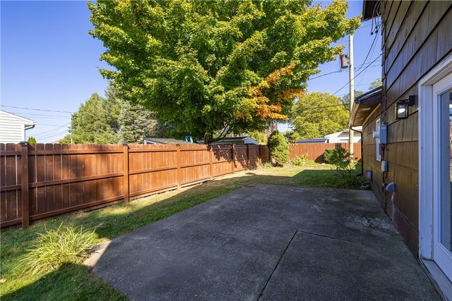 8 Flagstaff Drive, Irondequoit, NY 14622