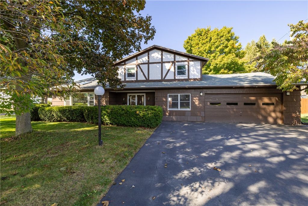 8 Flagstaff Drive, Irondequoit, NY 14622