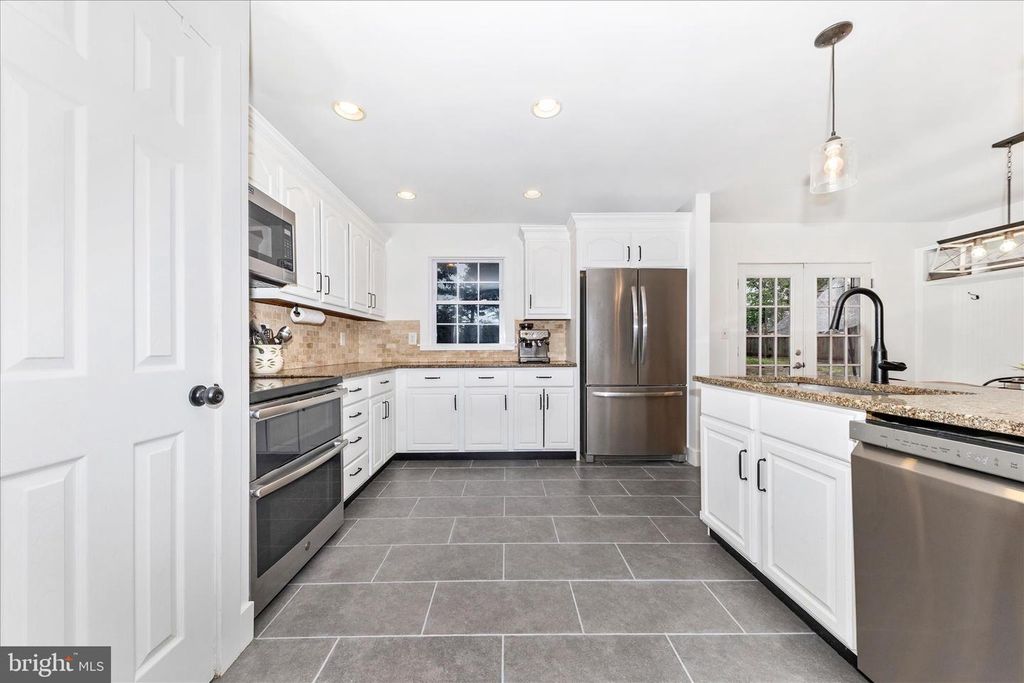 Image 11 of property listing at 28513 WOODVIEW DR, Damascus, MD 20872