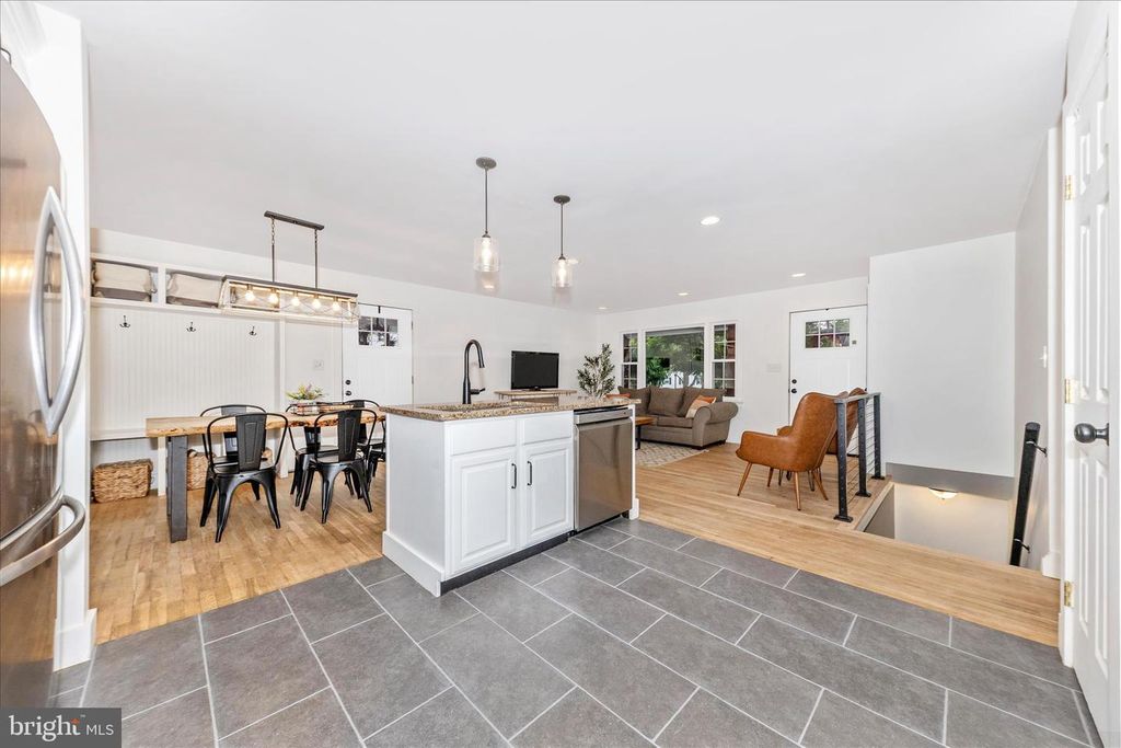 Image 13 of property listing at 28513 WOODVIEW DR, Damascus, MD 20872
