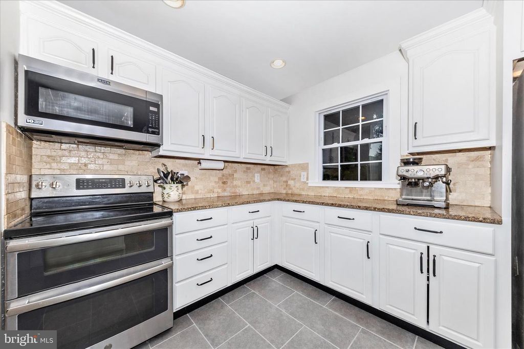 Image 14 of property listing at 28513 WOODVIEW DR, Damascus, MD 20872