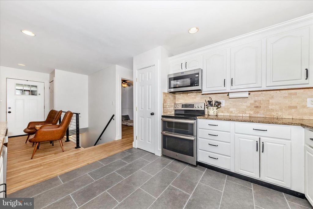 Image 15 of property listing at 28513 WOODVIEW DR, Damascus, MD 20872