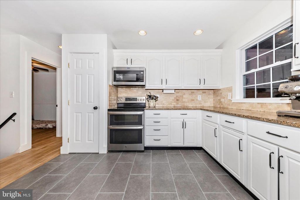 Image 16 of property listing at 28513 WOODVIEW DR, Damascus, MD 20872