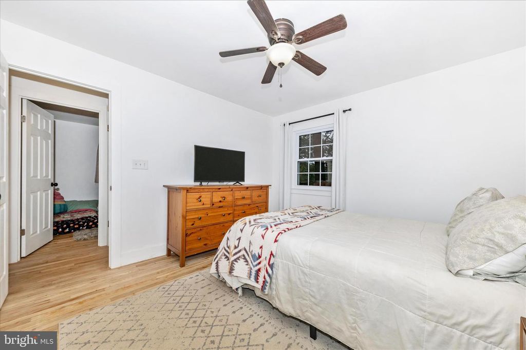 Image 18 of property listing at 28513 WOODVIEW DR, Damascus, MD 20872