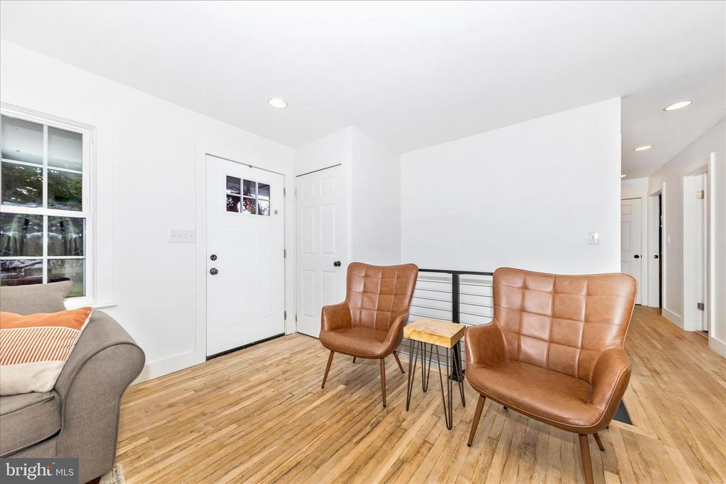 Image 2 of property listing at 28513 WOODVIEW DR, Damascus, MD 20872
