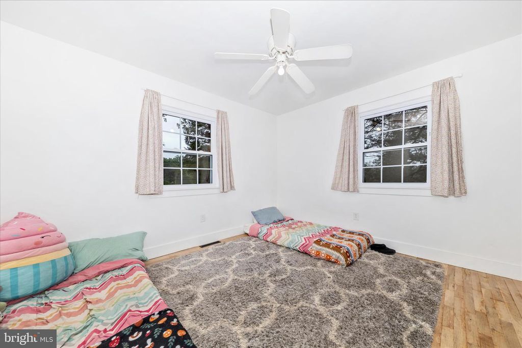 Image 21 of property listing at 28513 WOODVIEW DR, Damascus, MD 20872