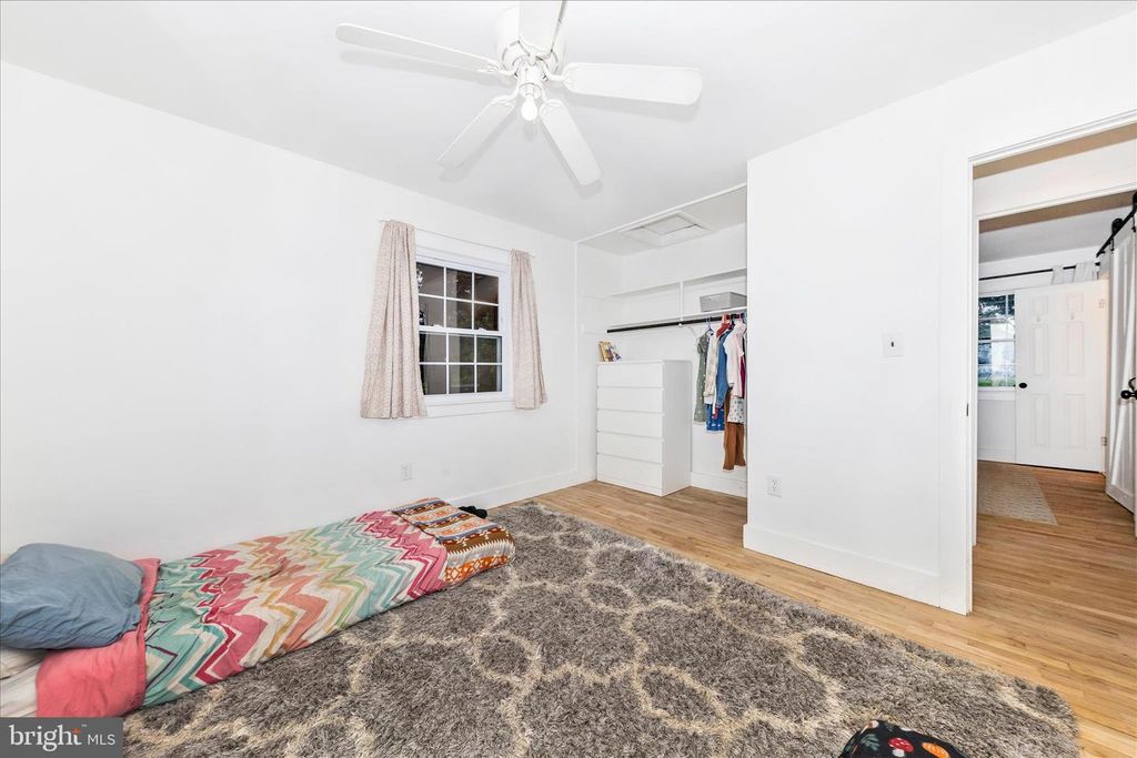 Image 23 of property listing at 28513 WOODVIEW DR, Damascus, MD 20872