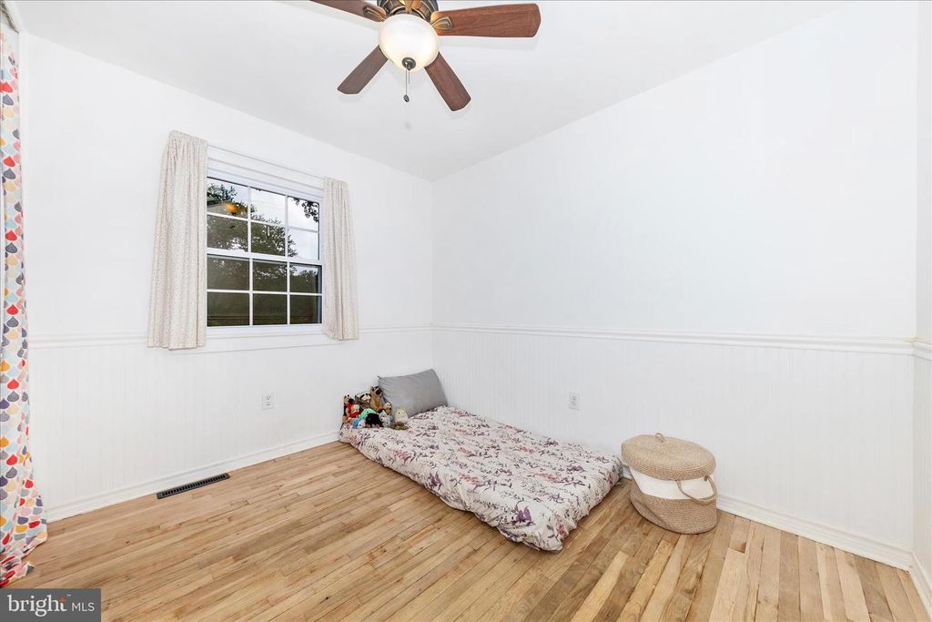 Image 25 of property listing at 28513 WOODVIEW DR, Damascus, MD 20872