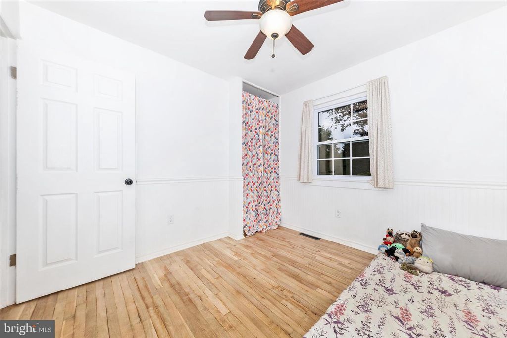 Image 26 of property listing at 28513 WOODVIEW DR, Damascus, MD 20872